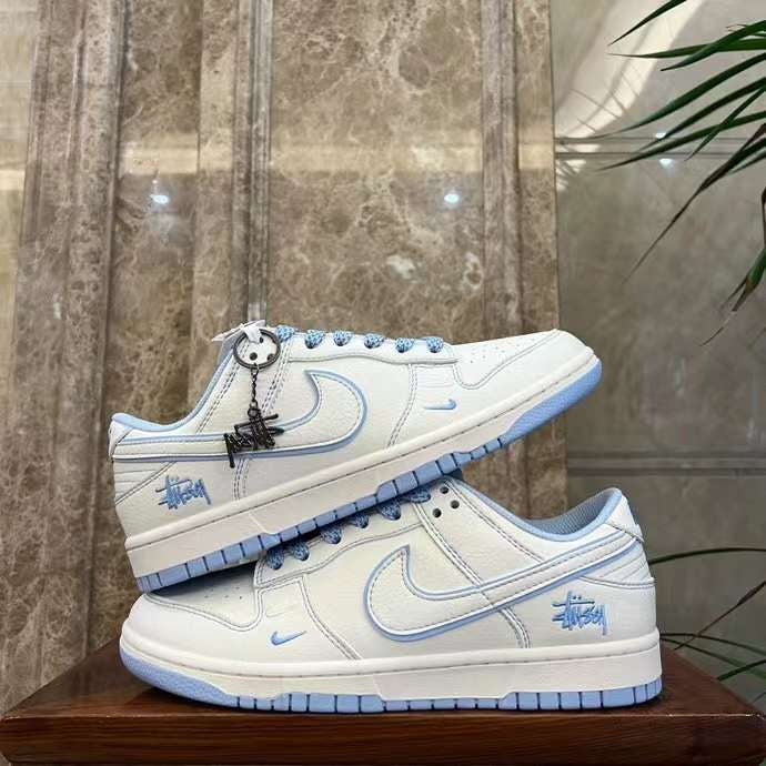 NIKE DUNK LOW STUSSY BLANC BLEU
