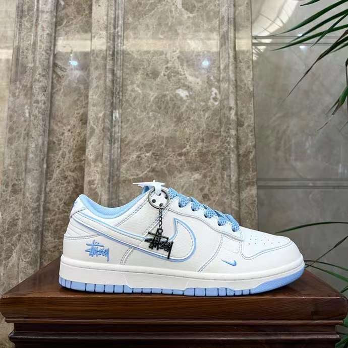 NIKE DUNK LOW STUSSY BLANC BLEU