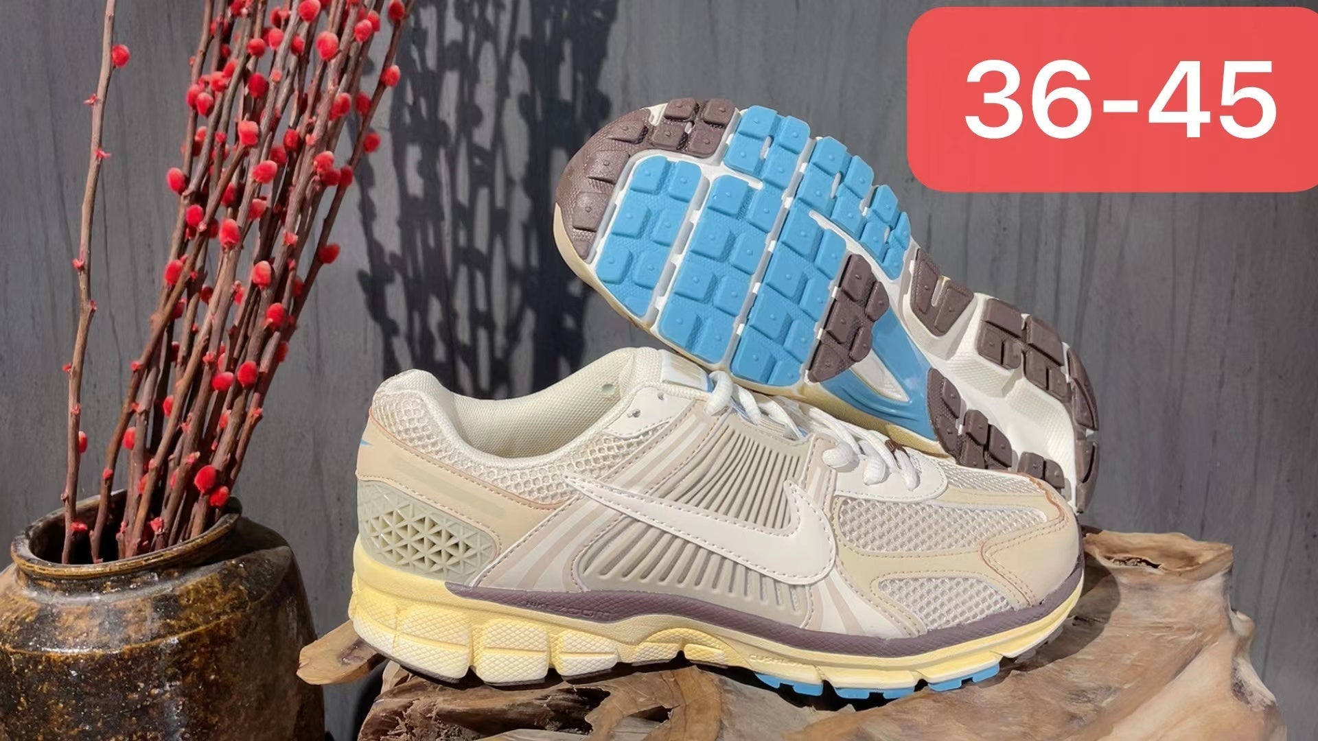 NIKE ZOOM VOMERO 5 BEIGE