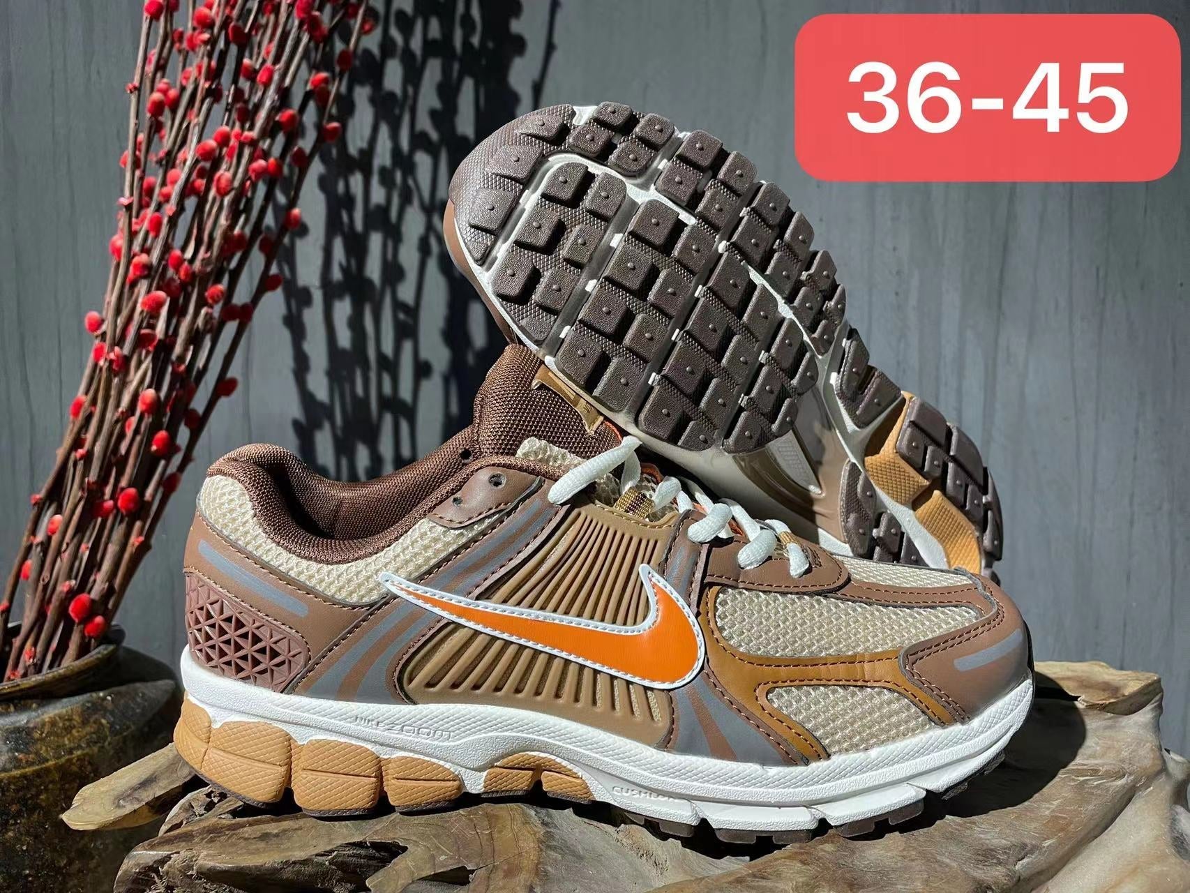 NIKE ZOOM VOMERO 5 MARRON ORANGE