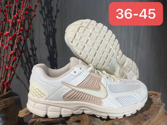 NIKE ZOOM VOMERO 5 BEIGE