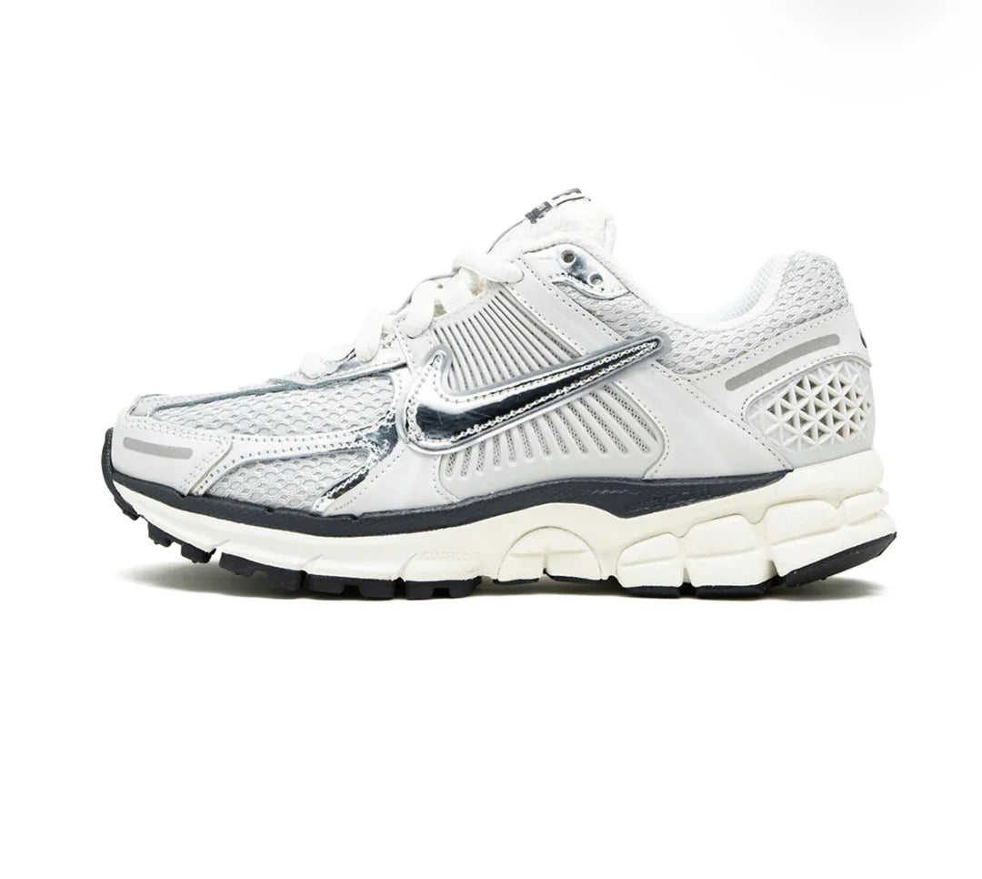 NIKE ZOOM VOMERO 5 BLANC & ARGENT SILVER