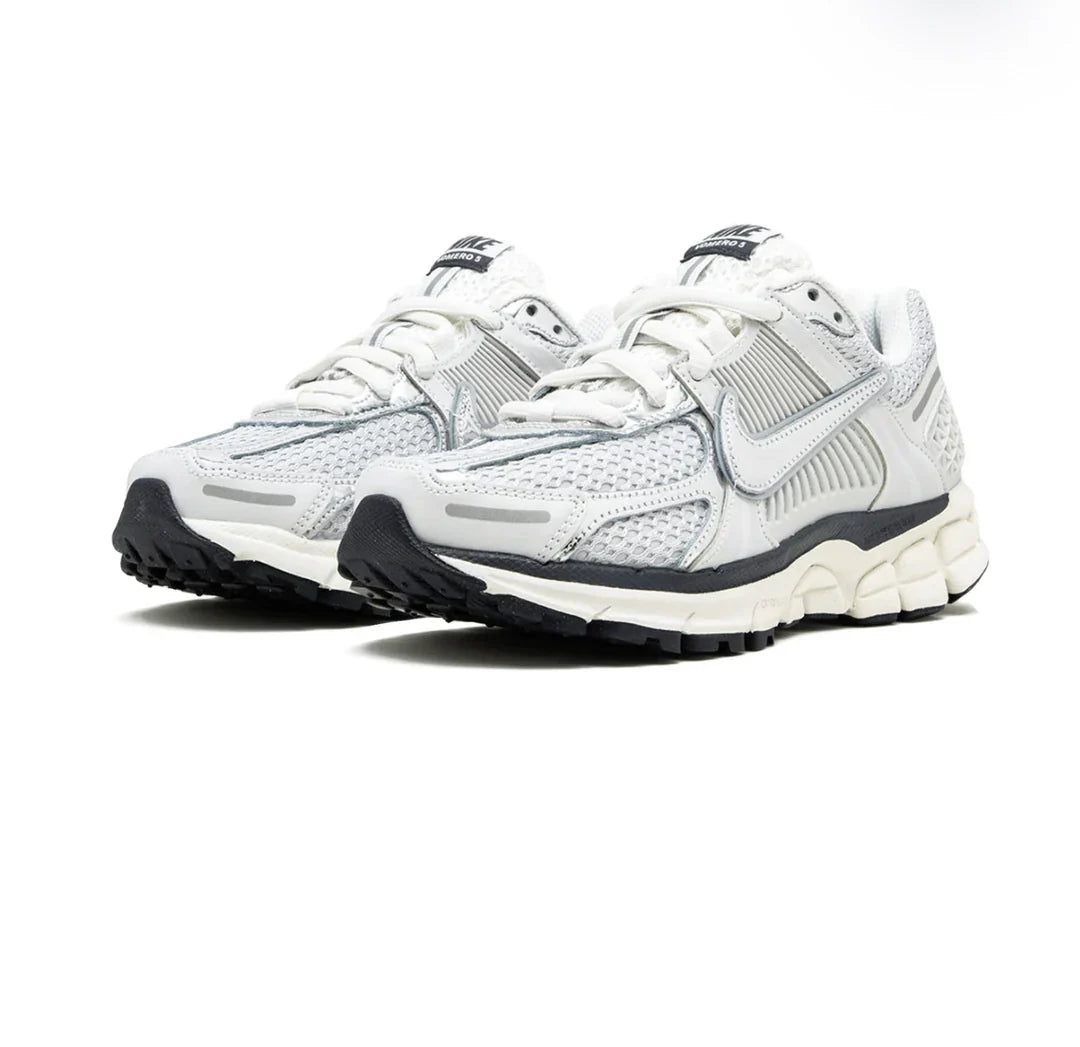 NIKE ZOOM VOMERO 5 BLANC & ARGENT SILVER
