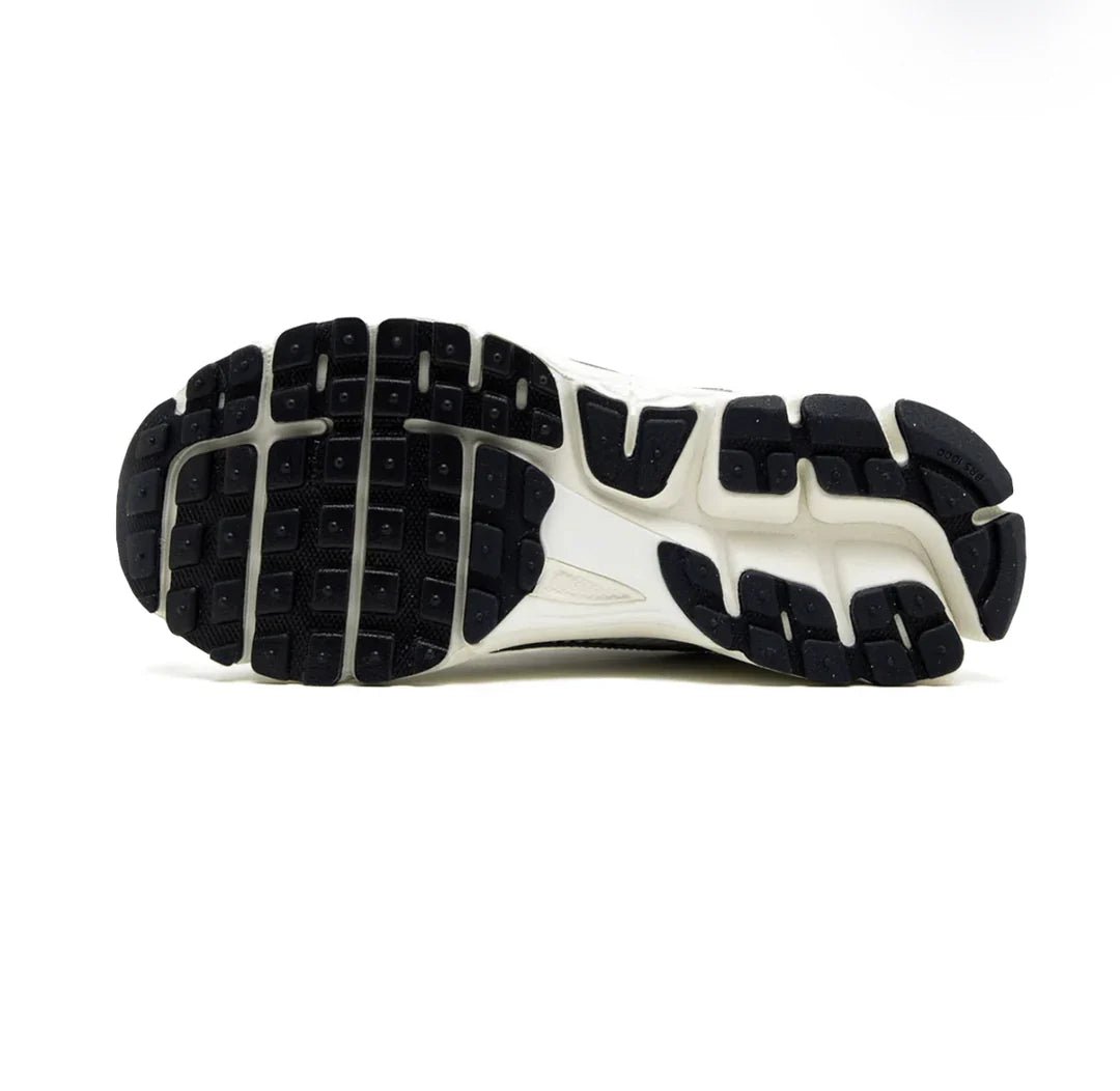 NIKE ZOOM VOMERO 5 BLANC & ARGENT SILVER